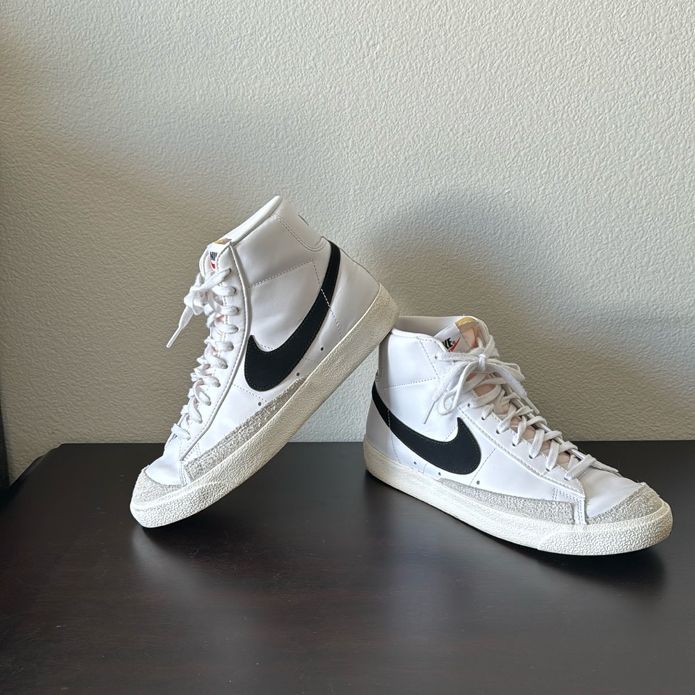 Women’s Nike Blazer Mid ‘77 Size 9.5